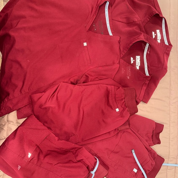 Fabletics scrubs - Picture 3 of 3